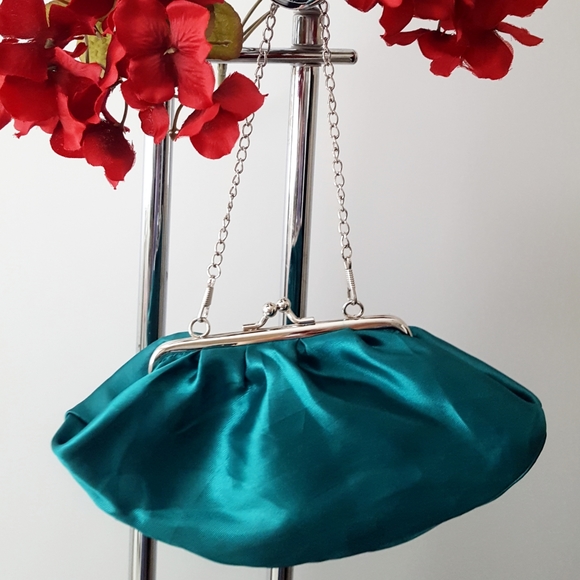 FREE🎈Oasis🍃Green Silky Evening Bag| Handbag| Clutch - Picture 1 of 4